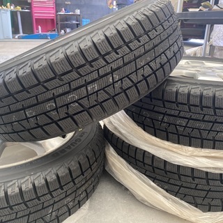未使用のヨコハマタイヤ スタッドレス！サマーセール実施中♪