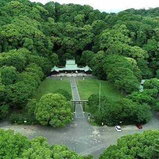 8月15日に静岡県護国神社で英霊に感謝の思いをこめた参拝をするメ...