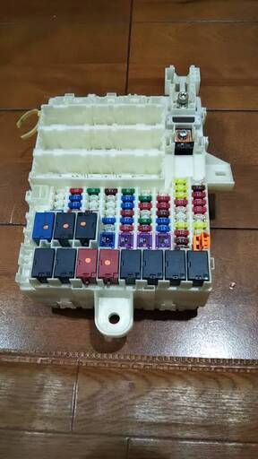 Ge6 フィット用ヒューズボックス のざべん 竜田口のパーツの中古あげます 譲ります ジモティーで不用品の処分