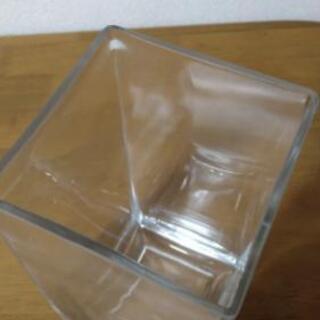 【終了・廃棄】透明な角型花瓶　高さ２１センチ