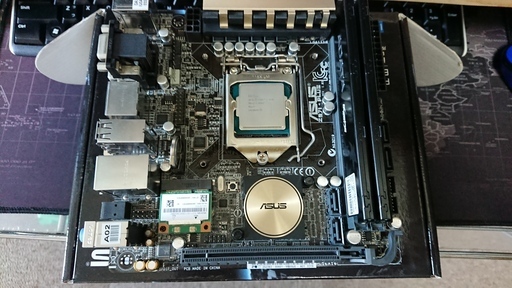 自作PCパーツセット　◆Z97i PLUS　◆Core-i5-4590 ◆メモリ4G×2 ◆簡易水冷クーラー ◆SSD64G