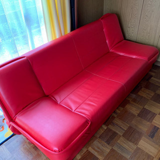 赤いソファーベッド　