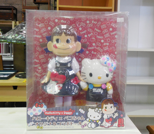 ハローキティ×ペコちゃん フィギュア コラボドール 不二家 デニムが可愛い 未使用品 札幌市東区 新道東店