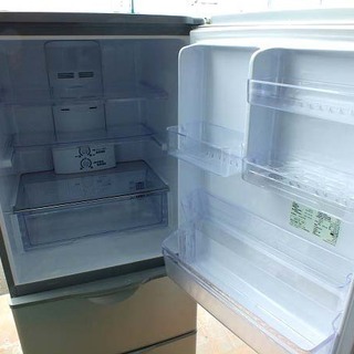 【苫小牧バナナ】2013年製 アクア/AQUA 255L 冷蔵庫 右開き AQR-261A(S) シルバー系 １人暮らし向け 清掃済み 苫小牧バナナ】2013年製 アクア/AQUA 255L 冷蔵庫 右開き AQR