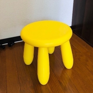 黄色の椅子