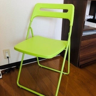 黄緑の椅子