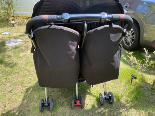 コンビ 双子ベビーカー 日除け、ベビーカークッション、おもちゃ