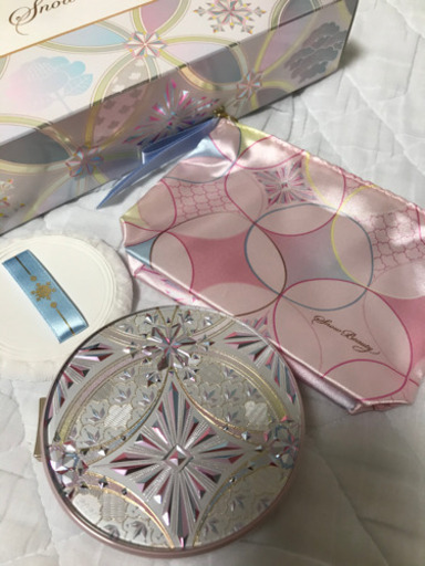 ◎蓮田市◎ 新品　資生堂　スノービューティー　2020 ケース　パウダー　スポンジ　ポーチ　箱付き
