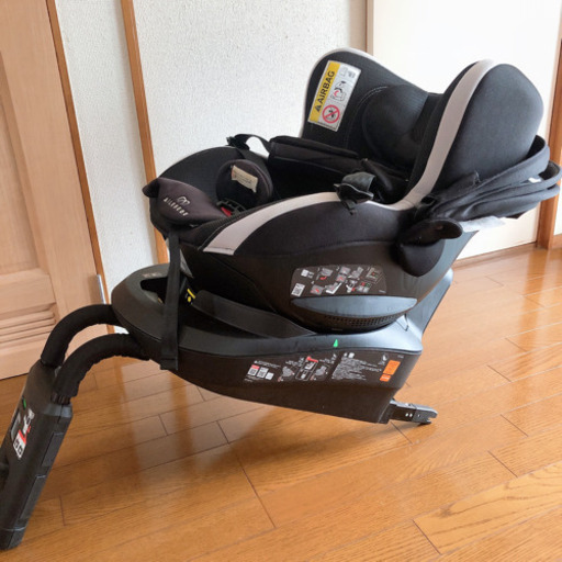 0歳〜4歳チャイルドシート❗️車接続装着タイプ