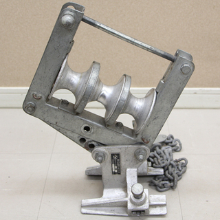 ケーブル布設工事用機材 金車 3連 朝日金属精工(HD779awxY)①