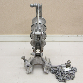 ケーブル布設工事用機材 金車 3連 朝日金属精工(HD779awxY)①