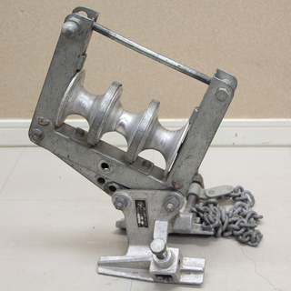 ケーブル布設工事用機材 金車 3連 朝日金属精工(HD779awxY)①