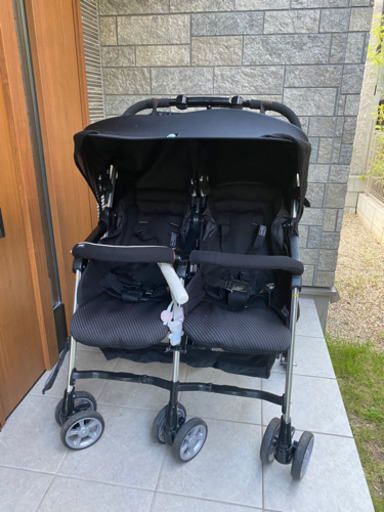コンビ 双子ベビーカー 日除け、ベビーカークッション、おもちゃ