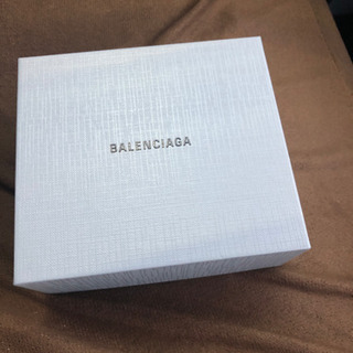 バレンシア三つ折り財布