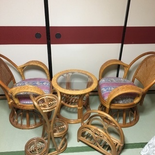 籐製品 椅子ニ脚、テーブル、マガジンラック、フラワースタンド