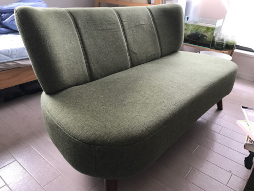 緑色の爽やかなソファ