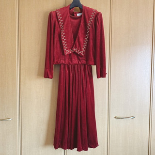 エレガントな赤いドレス