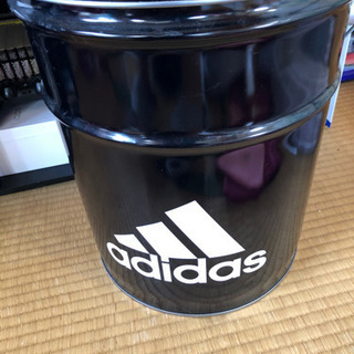 adidas缶