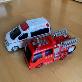 消防車と救急車のセット