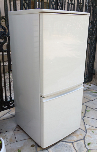 シャープ 冷蔵庫 小型 2ドア つけかえどっちもドア 137L ホワイト SJ-D14C-W  (ホワイト系)　2017年製