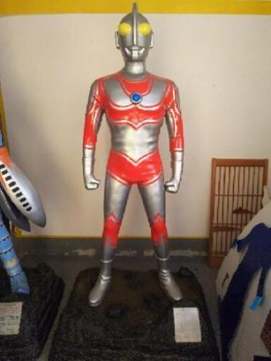 ウルトラマン 等身大フィギュア 受渡し決まりました。