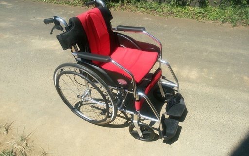 中古美品　自走用車いすチャップス　イタリアンレッド　折りたたみ式　ノーパンクタイヤ　アルミ　A101-AR