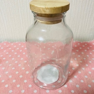 木の蓋つきボトル瓶
