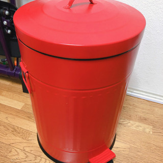 赤色 ゴミ箱