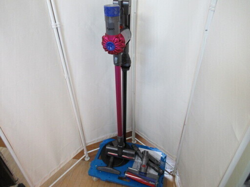 JKN1496/掃除機/クリーナー/コードレス/サイクロン式/充電式/おまけ付き/ダイソン/dyson/SV07/V6/中古品/