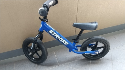 【値下げ】ストライダー　正規品　スポーツモデル　青色