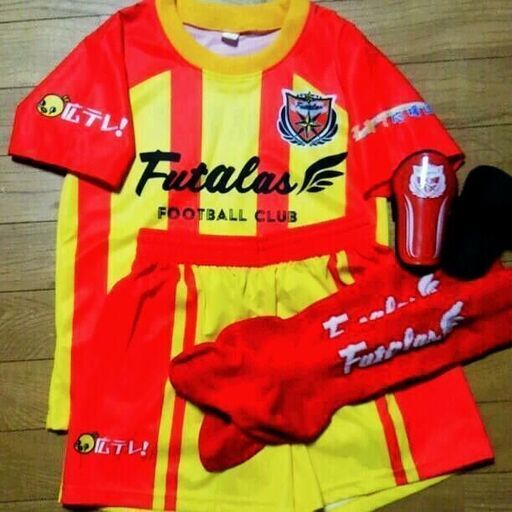 新品!広島フットアラーズサッカー、ユニフォーム120、110、膝当靴下