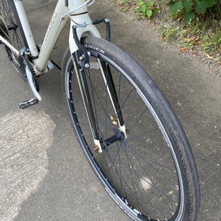 クロスバイク FX7.4 身長165-175cm 定価8.8万円 ホワイト クロスバイク FX7.4 身長165-175cm 定価8.8万円 ホワイト 2025年