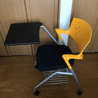 A3サイズのテーブル付き椅子 Qピット