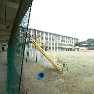 近所の名古屋市立小学校スポーツ活動のサポートスタッフ大募集／軟式野球、バスケットボール、ソフトボール、総合運動（陸上など）、サッカー、バレーボール、卓球など種目は選べます。／放課後に小学生に球技等を教える仕事／週1日～週4日からOK／未経験OK／部活経験・サークル経験・趣味が活かせる／かんたん登録制／平日夕方15時～18時の短時間／Wワーク・副業OK − 愛知県