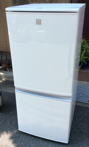 【RKGRE-432】特価！シャープ/137L 2ドア冷凍冷蔵庫/SJ-14E5-KW/中古品/2018年製/当社より近隣無料配達！