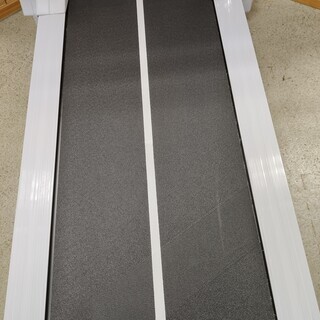 美品 ALINCO アルインコ ルームランナー AFR2117 ホワイト プログラムランニングマシン 時速1-10km 脂肪燃焼中サイン・音声ガイダンス機能付き センターライン