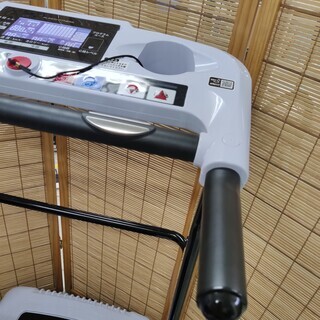 美品 ALINCO アルインコ ルームランナー AFR2117 ホワイト プログラムランニングマシン 時速1-10km 脂肪燃焼中サイン・音声ガイダンス機能付き センターライン