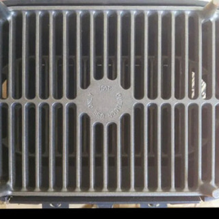 スポーツマンズグリル  LODGE   CASTIRON 旧ロゴ