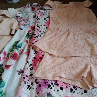 派手めかわいい膝丈ワンピ3枚新品あり😊