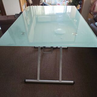ニトリ 昇降強化ガラステーブル - テーブル