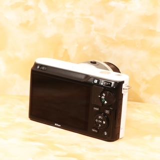 ◆極上美品＆すぐ使える◆ニコン J1 手振れ補正レンズキット