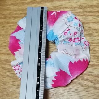 【ハンドメイド】水色桜柄シュシュ