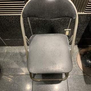パイプ椅子　椅子