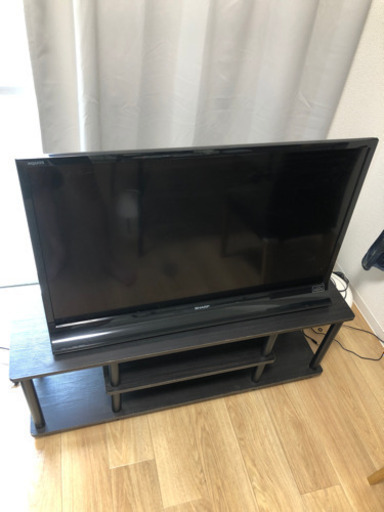 シャープ40型テレビとテレビ台