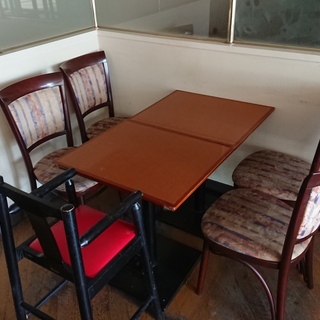 カフェ使用のテーブル・椅子