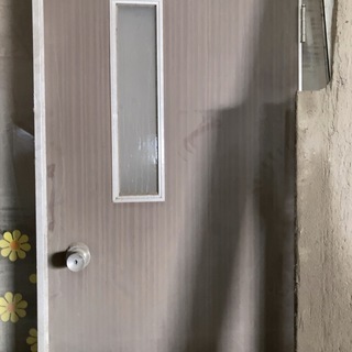木柄の片開きドア