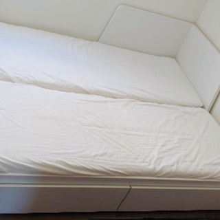 シングルベッド/ダブルベッド　収納付き　白フレーム　IKEA