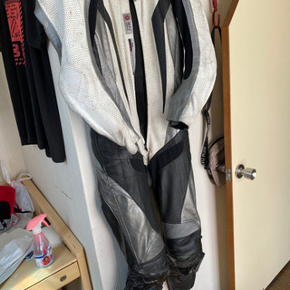 レーシングスーツ