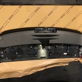 80系 新型ハリアー　純正リアスポイラー