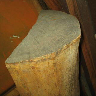 柳丸太 半割り 長さ 142cm 大きく重いので引取りです。